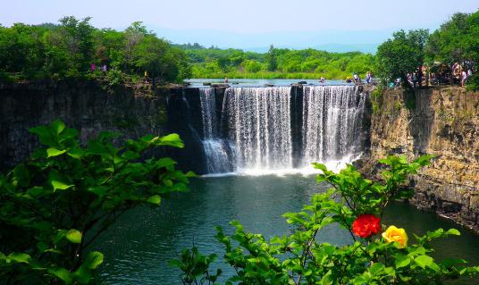 去镜泊湖看火山堰塞湖(图1)