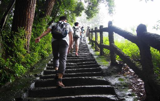 去爬山要做哪些准备(图1)